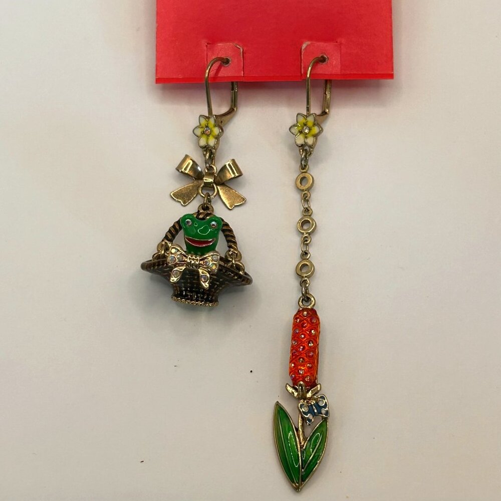 Betsey Johnson Frog In A Basket Cattail Enameled Mismatch Dangle Earrings